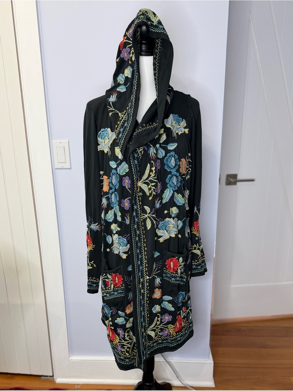 Johnny Was Biya Black Floral Embroidered Hooded Duster/kimono. SZ L, like new!